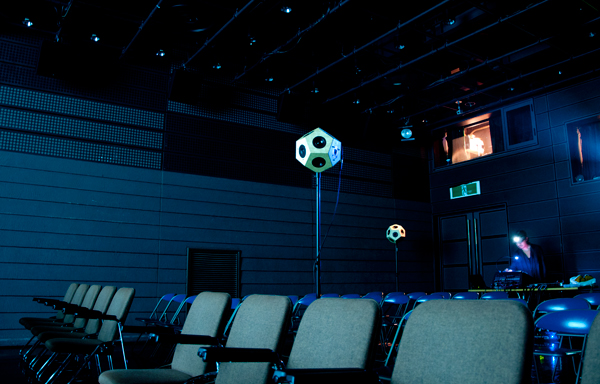 -報告-2014/7/5 林勇気展『光の庭ともうひとつの家』PERFORMANCE＋TALK＋PARTY@神戸アートビレッジセンター